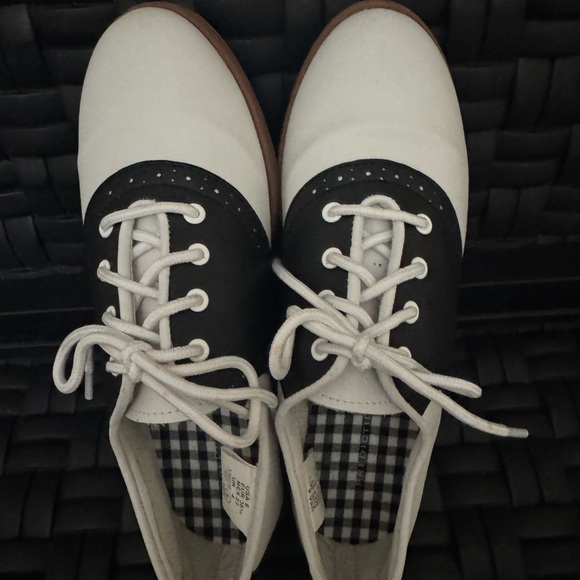 Classic Black and White Women's Oxfords Saddle shoes 6 - Picture 3 of 13